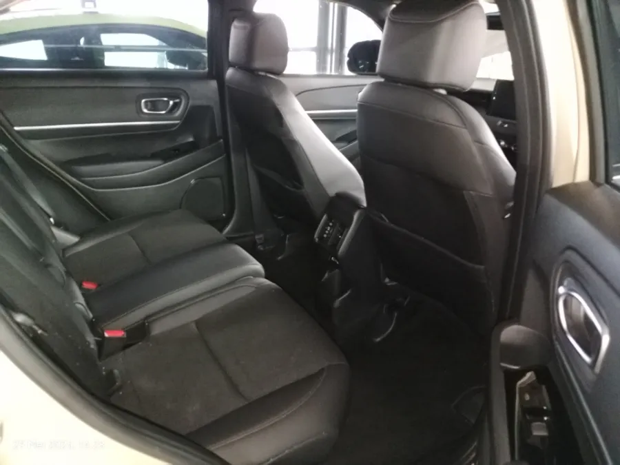 Foto Mobil Bekas Kabin Belakang Honda HR-V 1.5 SE tahun 2023