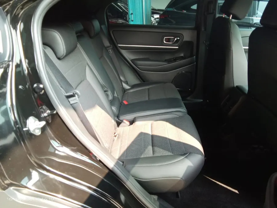 Foto Mobil Bekas Kabin Belakang Honda HR-V 1.5 SE tahun 2023