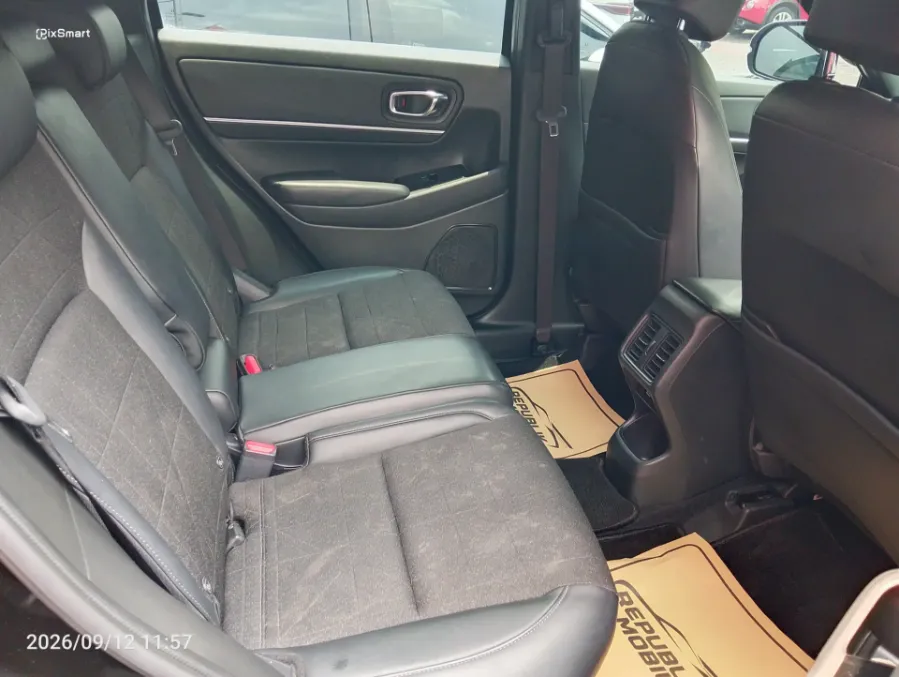 Foto Mobil Bekas Kabin Belakang Honda HR-V 1.5 SE tahun 2023