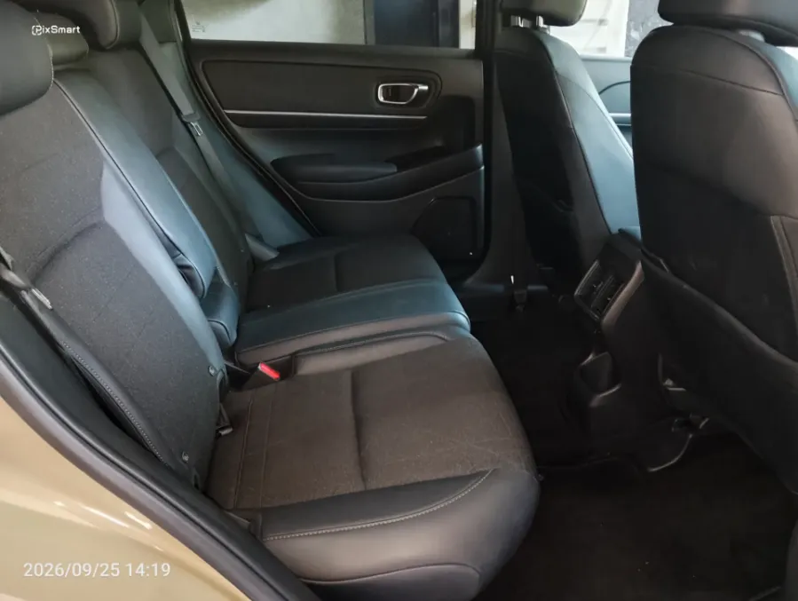 Foto Mobil Bekas Kabin Belakang Honda HR-V 1.5 SE tahun 2023