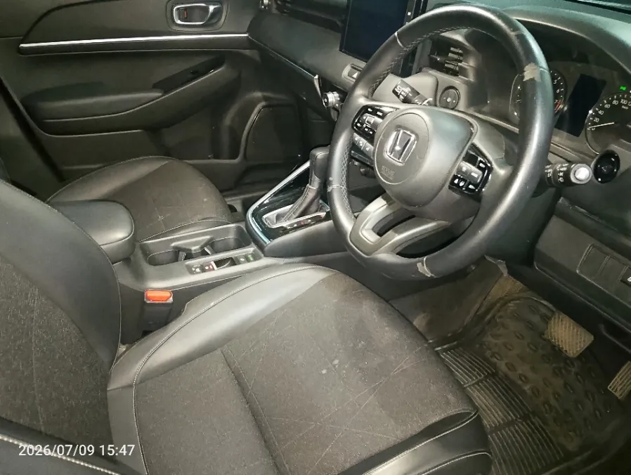 Foto Mobil Bekas Kabin Depan Honda HR-V 1.5 SE tahun 2023