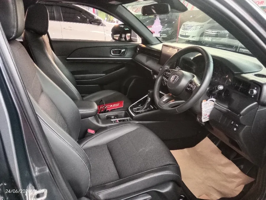 Foto Mobil Bekas Kabin Depan Honda HR-V 1.5 SE tahun 2023