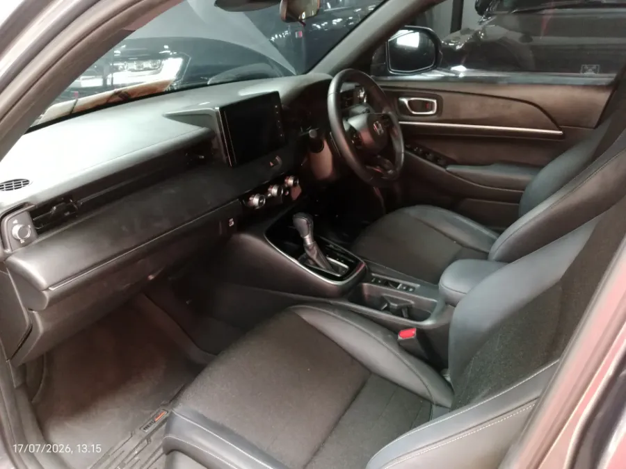 Foto Mobil Bekas Kabin Depan Honda HR-V 1.5 SE tahun 2023