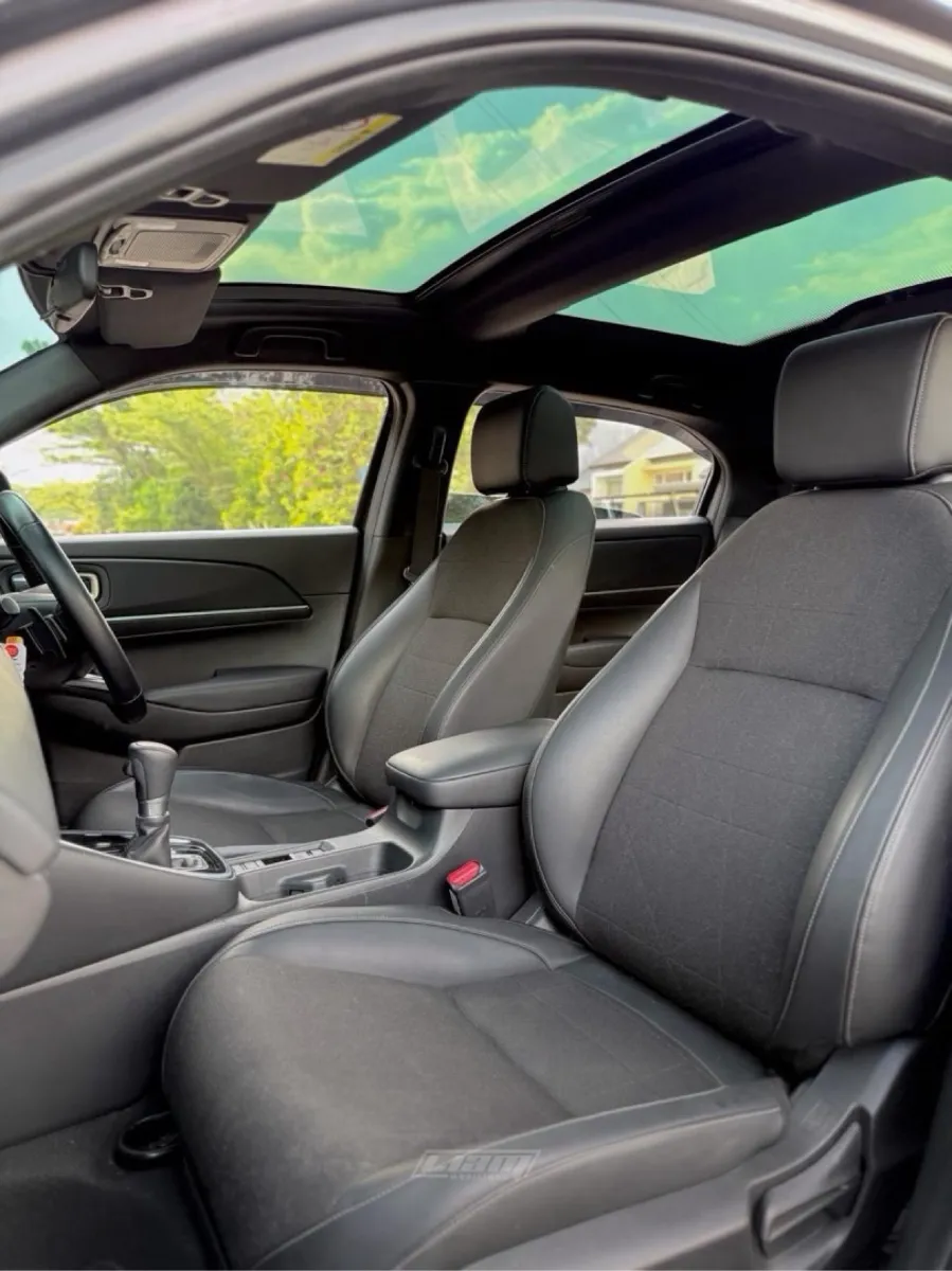 Foto Mobil Bekas Kabin Depan Honda HR-V 1.5 SE tahun 2023