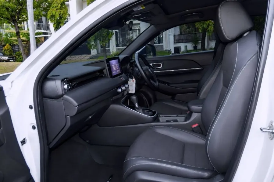 Foto Mobil Bekas Kabin Depan Honda HR-V 1.5 SE tahun 2023