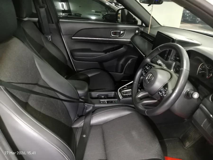 Foto Mobil Bekas Kabin Depan Honda HR-V 1.5 SE tahun 2023
