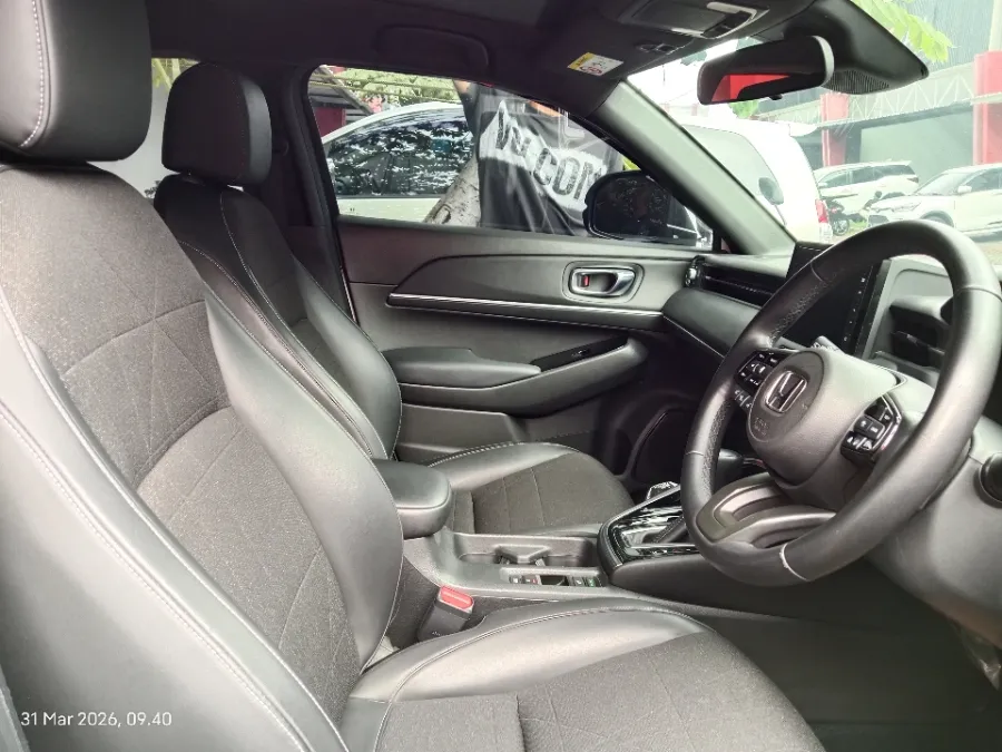 Foto Mobil Bekas Kabin Depan Honda HR-V 1.5 SE tahun 2023