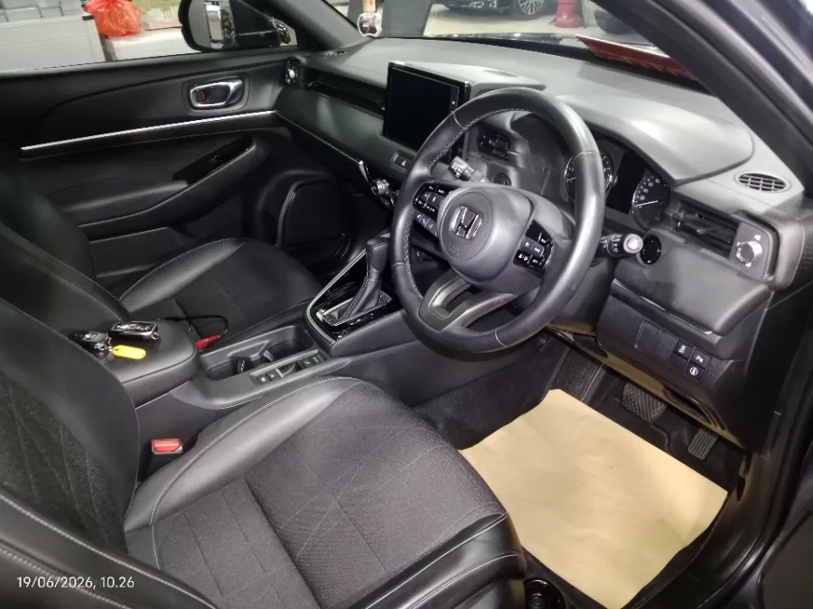 Foto Mobil Bekas Kabin Depan Honda HR-V 1.5 SE tahun 2023