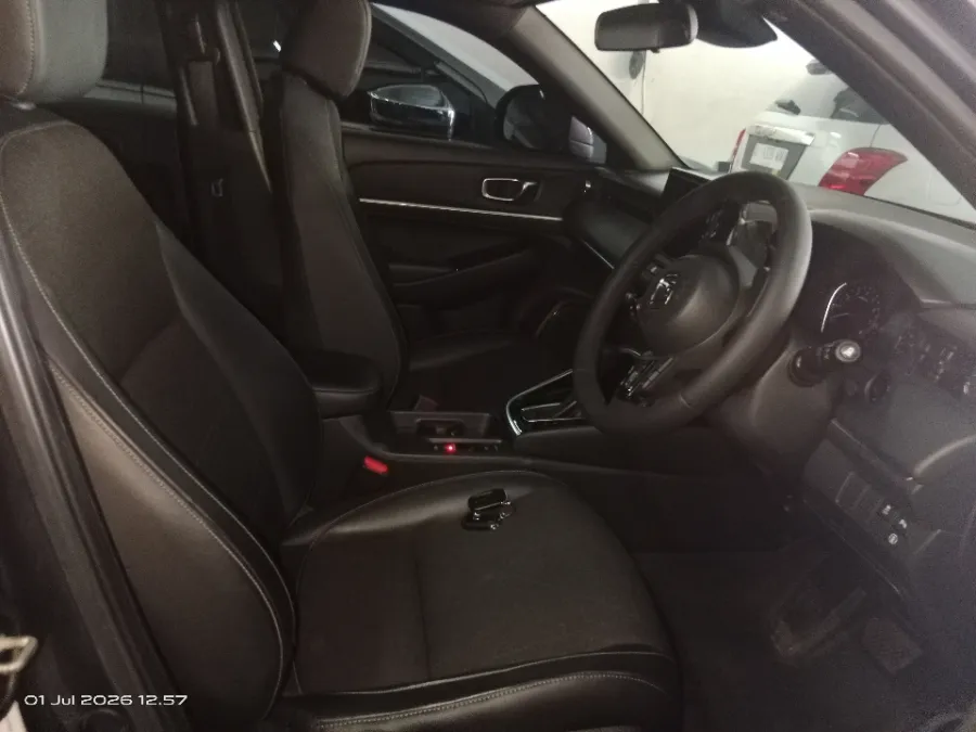 Foto Mobil Bekas Kabin Depan Honda HR-V 1.5 SE tahun 2023