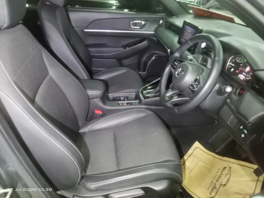 Foto Mobil Bekas Kabin Depan Honda HR-V 1.5 SE tahun 2023