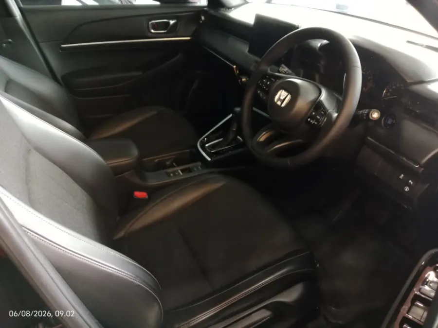 Foto Mobil Bekas Kabin Depan Honda HR-V 1.5 SE tahun 2023