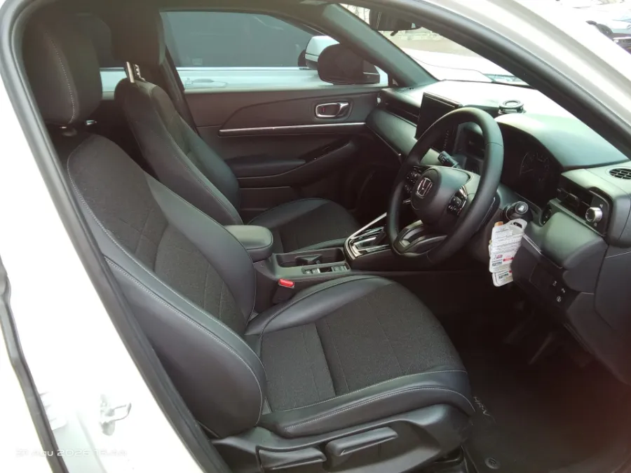 Foto Mobil Bekas Kabin Depan Honda HR-V 1.5 SE tahun 2023