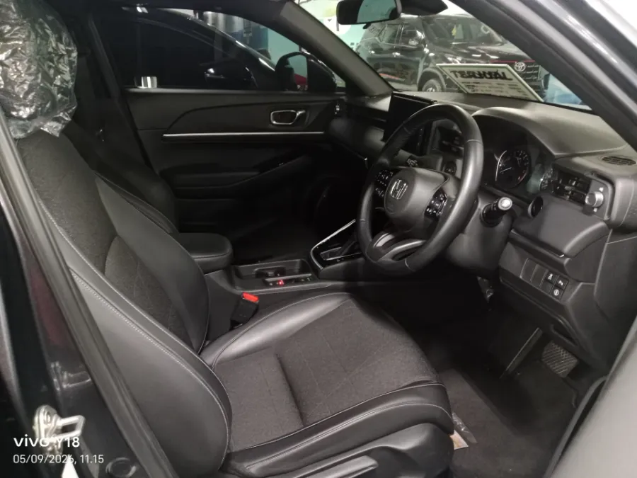 Foto Mobil Bekas Kabin Depan Honda HR-V 1.5 SE tahun 2023