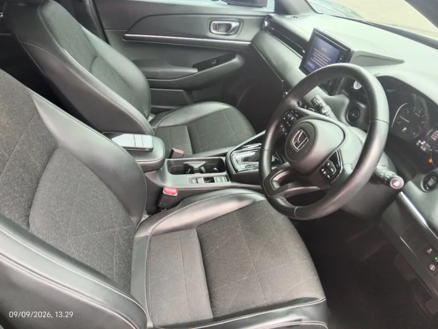 Foto Mobil Bekas Kabin Depan Honda HR-V 1.5 SE tahun 2023
