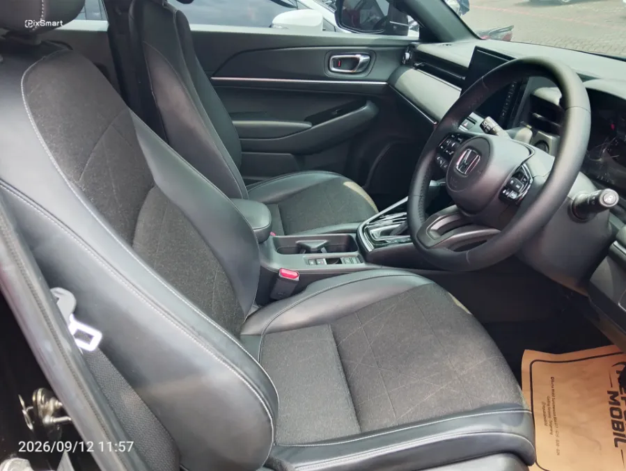 Foto Mobil Bekas Kabin Depan Honda HR-V 1.5 SE tahun 2023