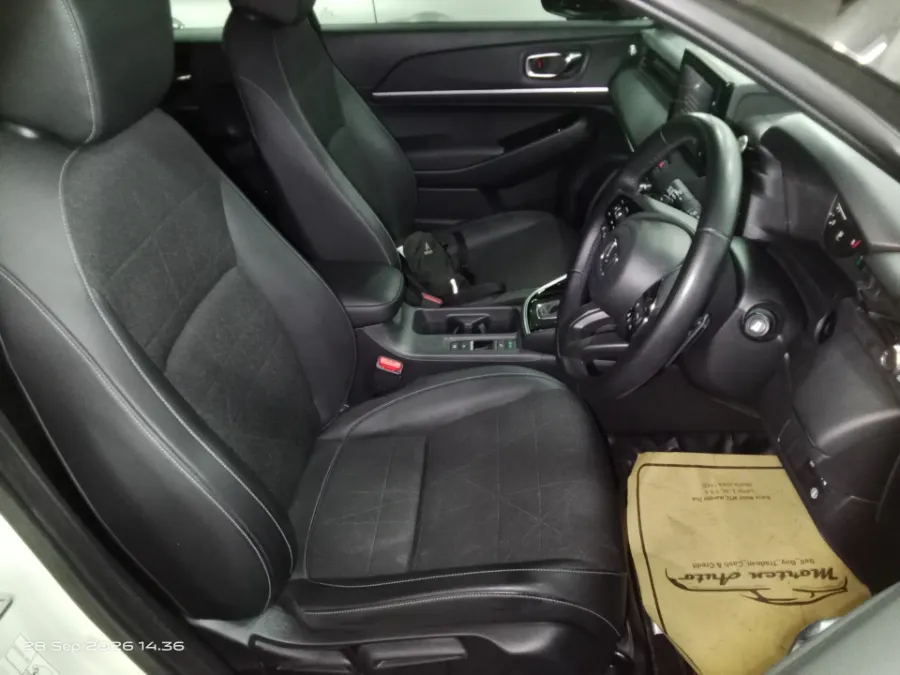 Foto Mobil Bekas Kabin Depan Honda HR-V 1.5 SE tahun 2023