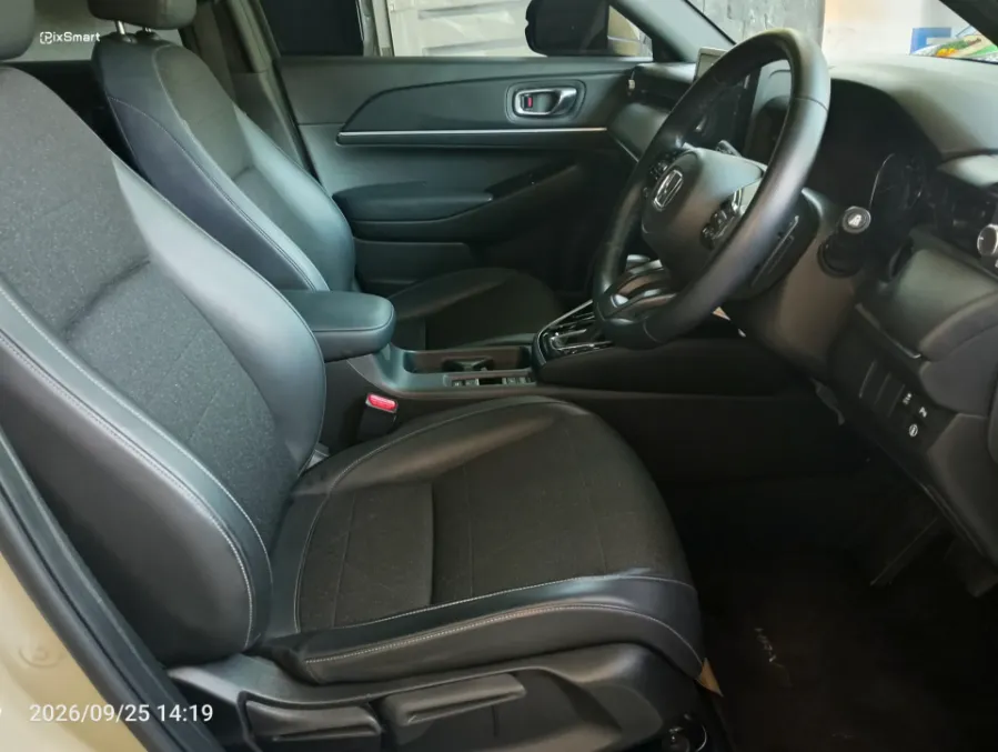 Foto Mobil Bekas Kabin Depan Honda HR-V 1.5 SE tahun 2023