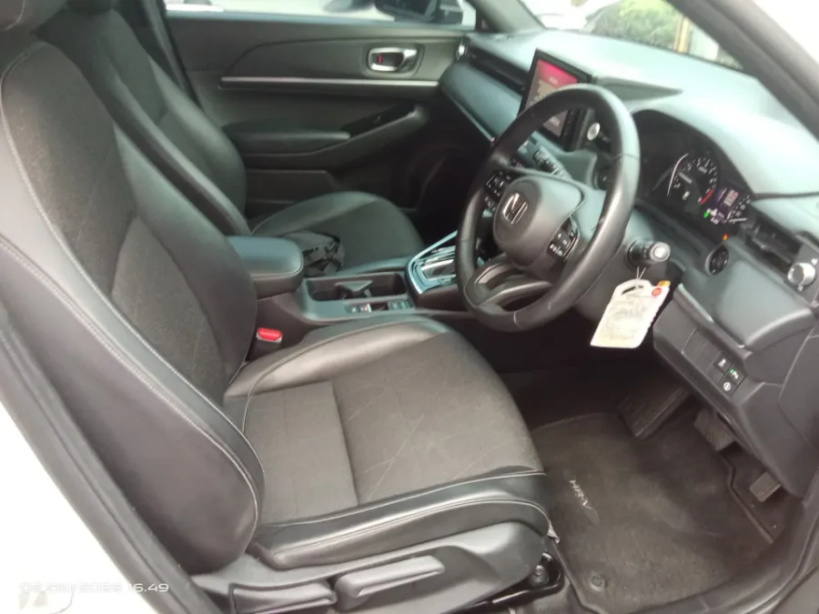 Foto Mobil Bekas Kabin Depan Honda HR-V 1.5 SE tahun 2023