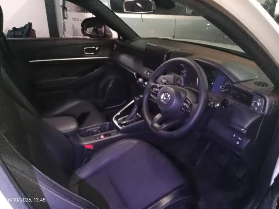 Foto Mobil Bekas Kabin Depan Honda HR-V 1.5 SE tahun 2023