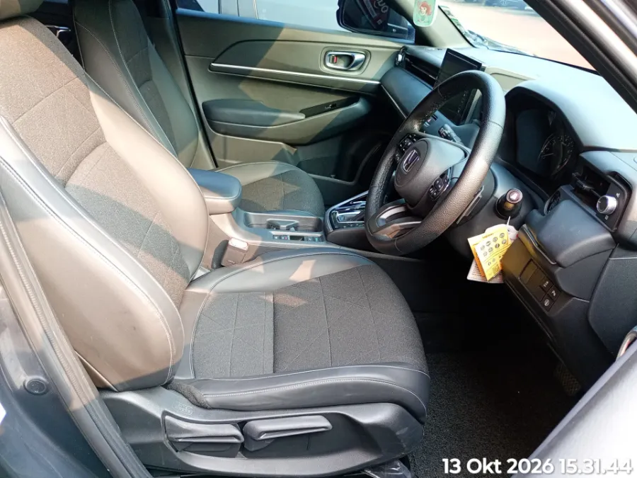 Foto Mobil Bekas Kabin Depan Honda HR-V 1.5 SE tahun 2023