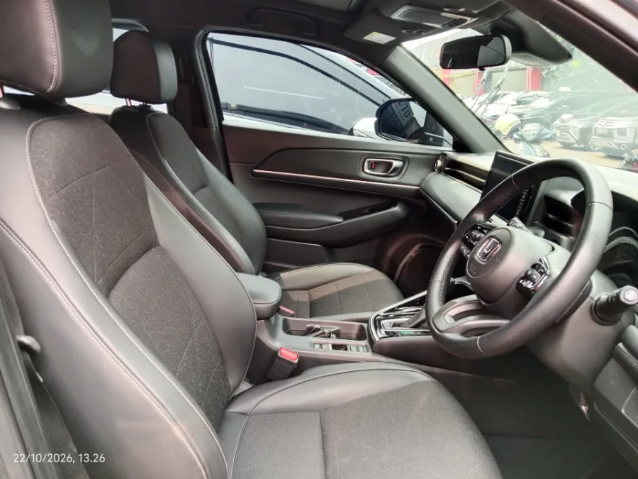 Foto Mobil Bekas Kabin Depan Honda HR-V 1.5 SE tahun 2023