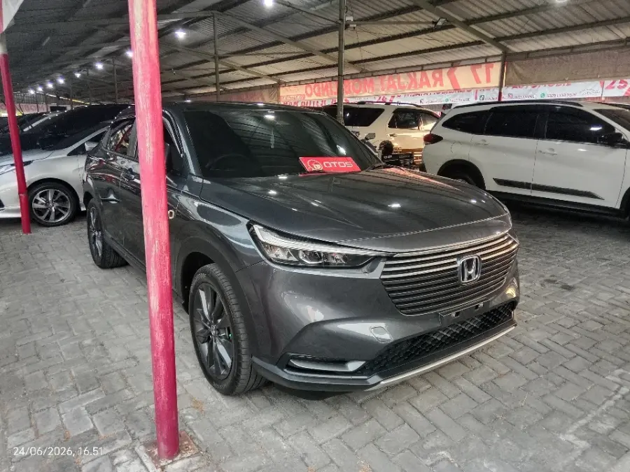 Foto Mobil Bekas Kanan Depan Honda HR-V 1.5 SE tahun 2023