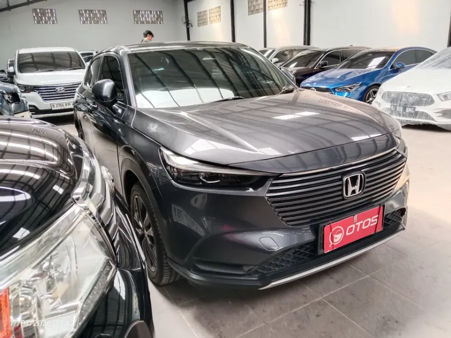 Foto Mobil Bekas Kanan Depan Honda HR-V 1.5 SE tahun 2023