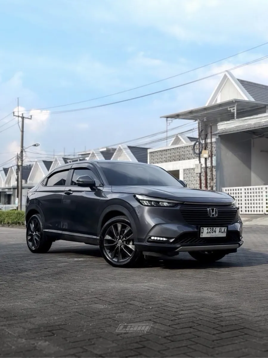 Foto Mobil Bekas Kanan Depan Honda HR-V 1.5 SE tahun 2023