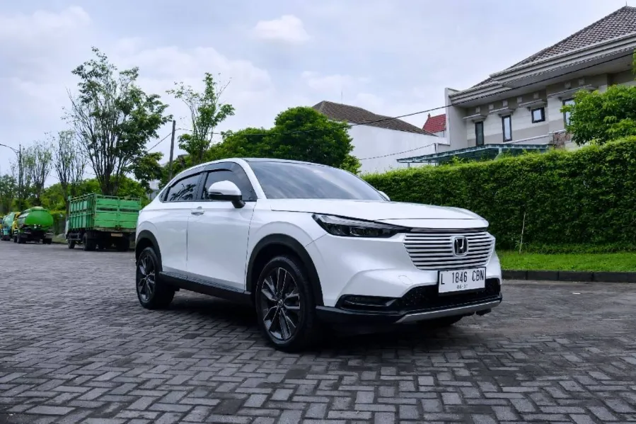 Foto Mobil Bekas Kanan Depan Honda HR-V 1.5 SE tahun 2023