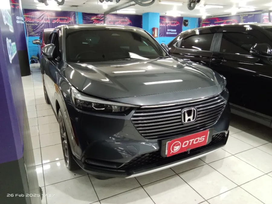 Foto Mobil Bekas Kanan Depan Honda HR-V 1.5 SE tahun 2023