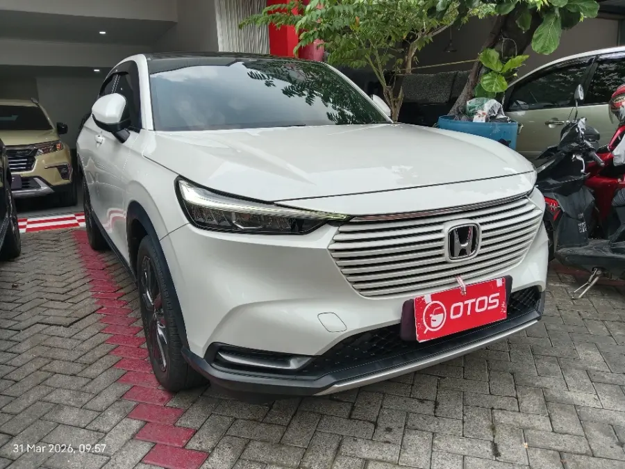 Foto Mobil Bekas Kanan Depan Honda HR-V 1.5 SE tahun 2023