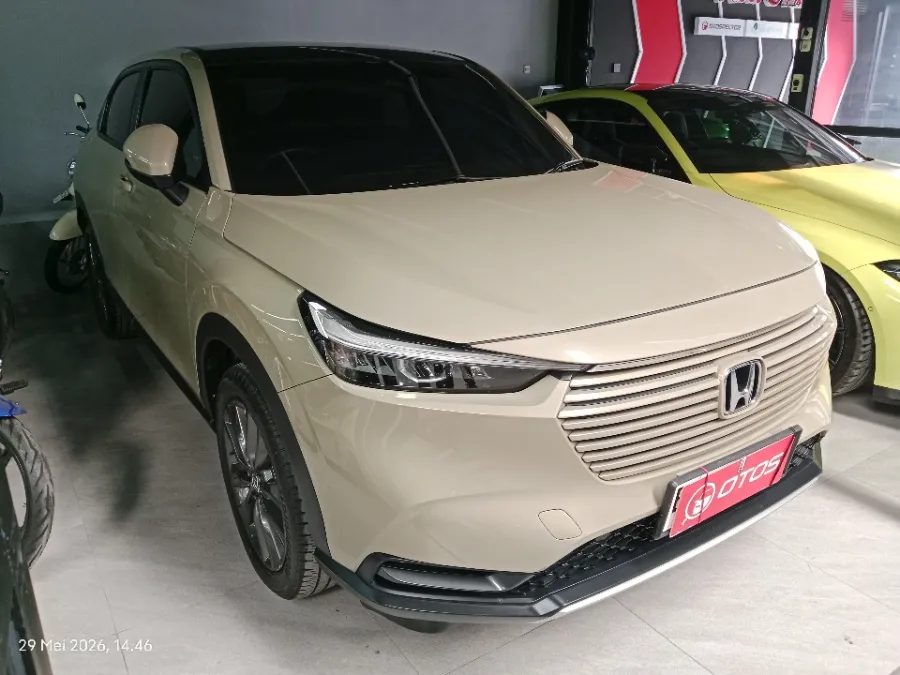 Foto Mobil Bekas Kanan Depan Honda HR-V 1.5 SE tahun 2023