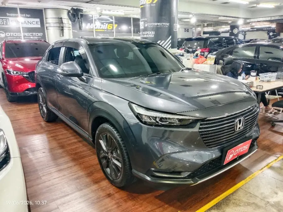 Foto Mobil Bekas Kanan Depan Honda HR-V 1.5 SE tahun 2023