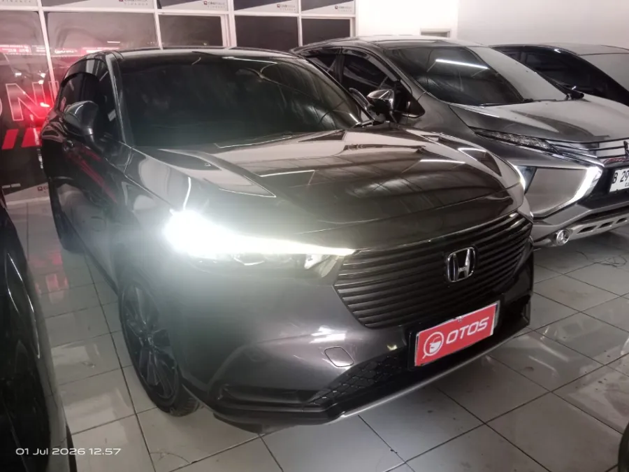 Foto Mobil Bekas Kanan Depan Honda HR-V 1.5 SE tahun 2023