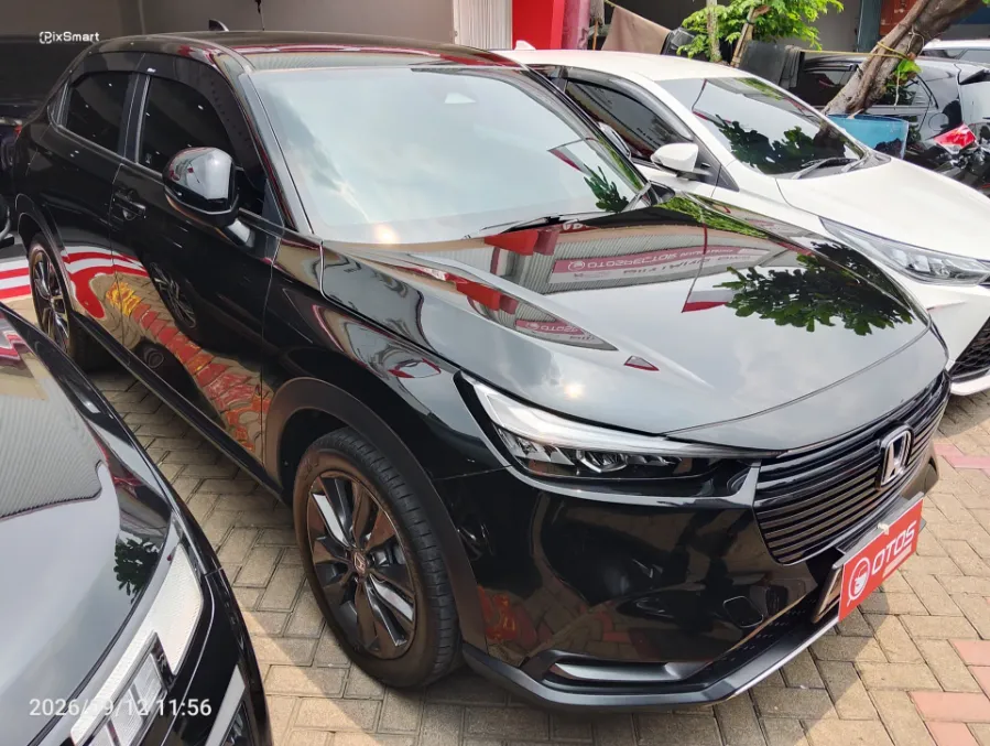 Foto Mobil Bekas Kanan Depan Honda HR-V 1.5 SE tahun 2023