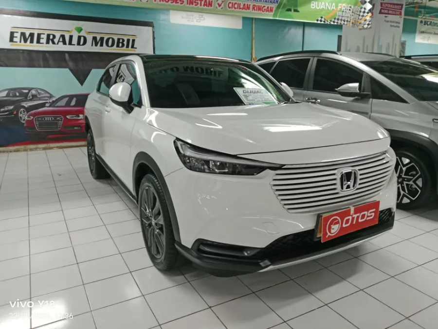 Foto Mobil Bekas Kanan Depan Honda HR-V 1.5 SE tahun 2023