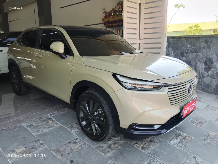 Foto Mobil Bekas Kanan Depan Honda HR-V 1.5 SE tahun 2023