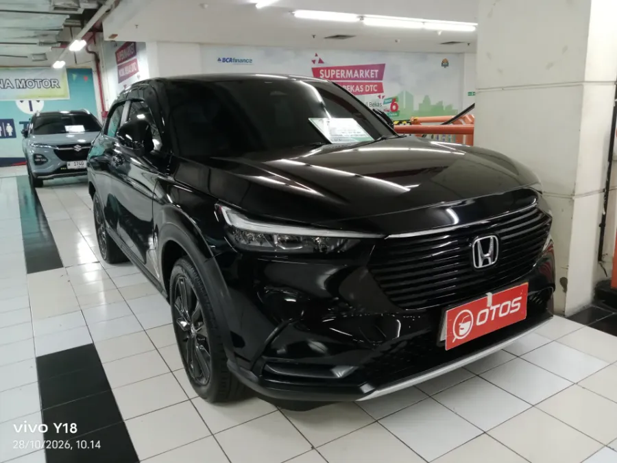 Foto Mobil Bekas Kanan Depan Honda HR-V 1.5 SE tahun 2023