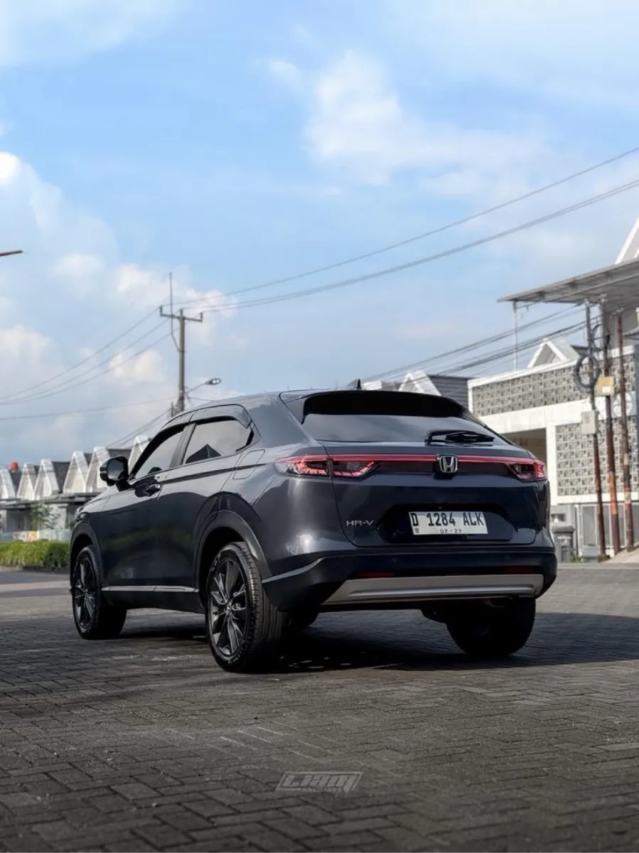 Foto Mobil Bekas Kiri Belakang Honda HR-V 1.5 SE tahun 2023