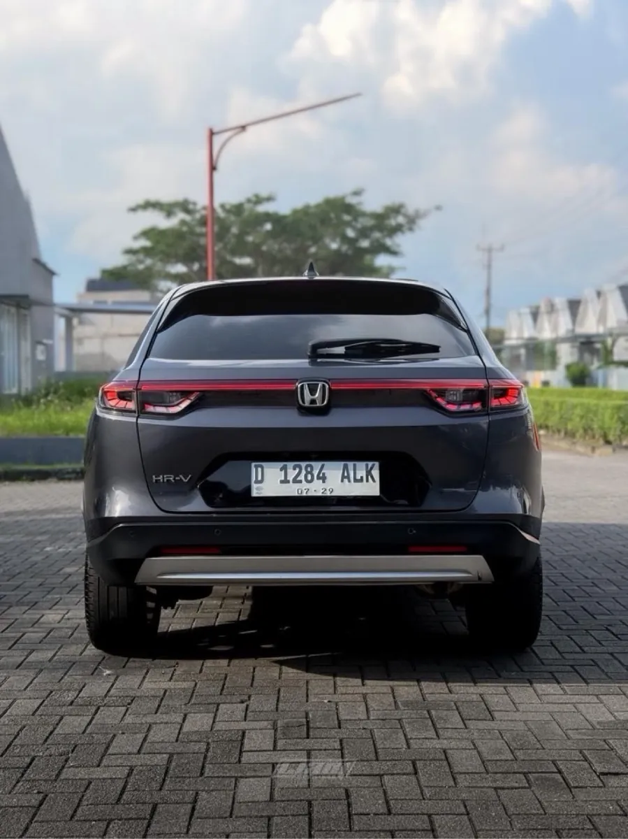 Foto Mobil Bekas Tampak Belakang Honda HR-V 1.5 SE tahun 2023