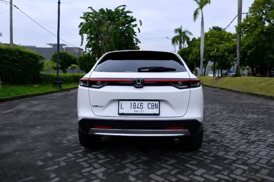Foto Mobil Bekas Tampak Belakang Honda HR-V 1.5 SE tahun 2023