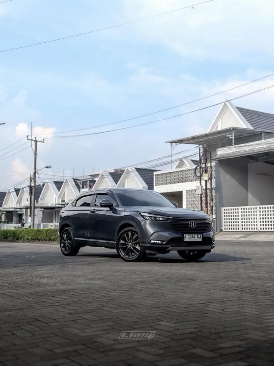 Foto Mobil Bekas Tampak Samping Honda HR-V 1.5 SE tahun 2023