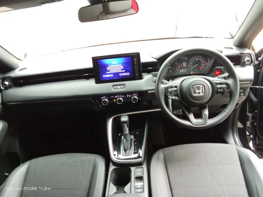 Foto Mobil Bekas Dashboard Honda HR-V 1.5 SE tahun 2024