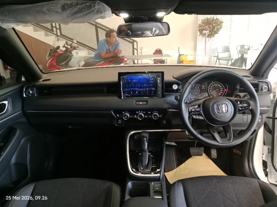 Foto Mobil Bekas Dashboard Honda HR-V 1.5 SE tahun 2024