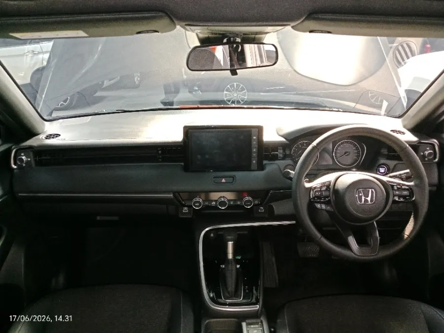 Foto Mobil Bekas Dashboard Honda HR-V 1.5 SE tahun 2024