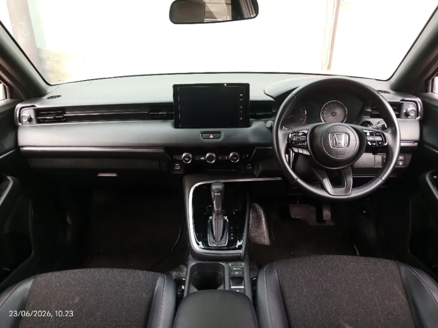 Foto Mobil Bekas Dashboard Honda HR-V 1.5 SE tahun 2024