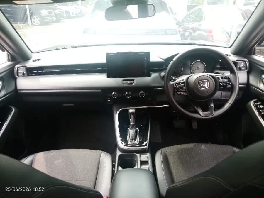 Foto Mobil Bekas Dashboard Honda HR-V 1.5 SE tahun 2024