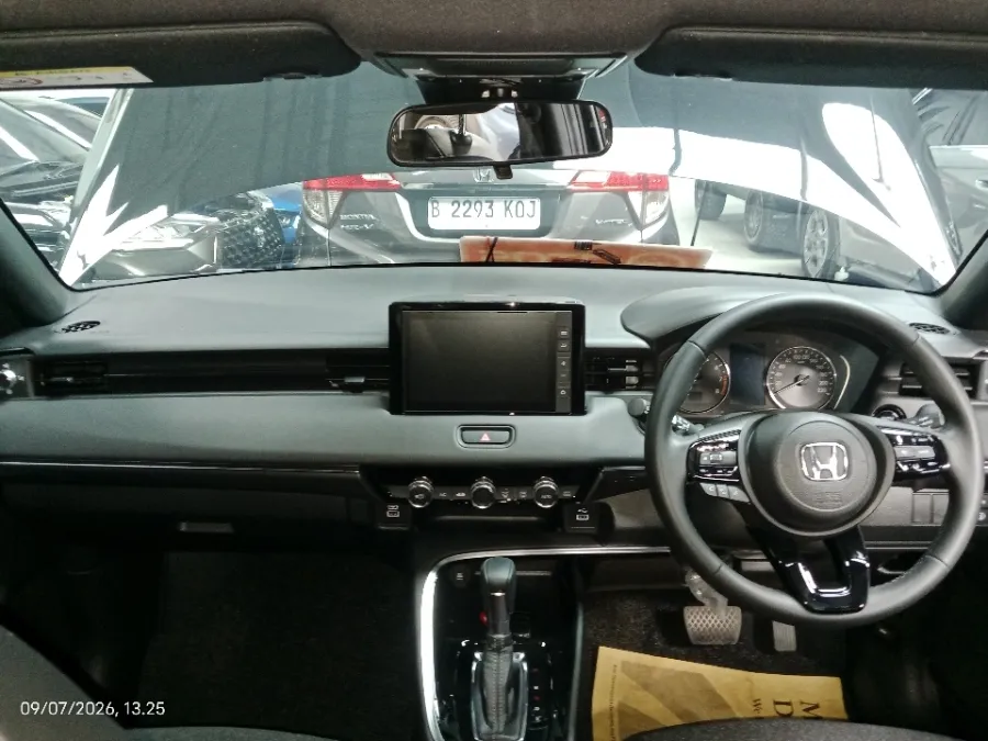 Foto Mobil Bekas Dashboard Honda HR-V 1.5 SE tahun 2024