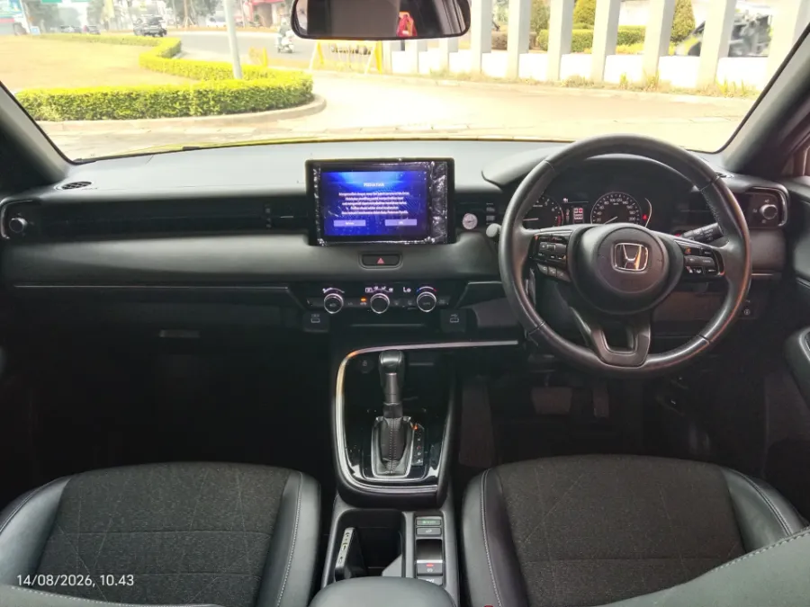 Foto Mobil Bekas Dashboard Honda HR-V 1.5 SE tahun 2024