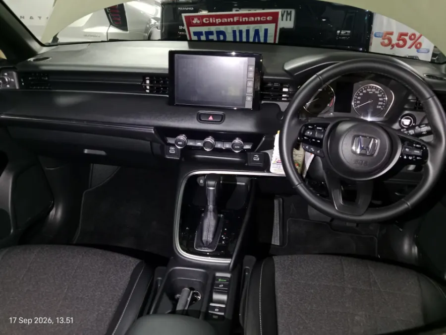 Foto Mobil Bekas Dashboard Honda HR-V 1.5 SE tahun 2024